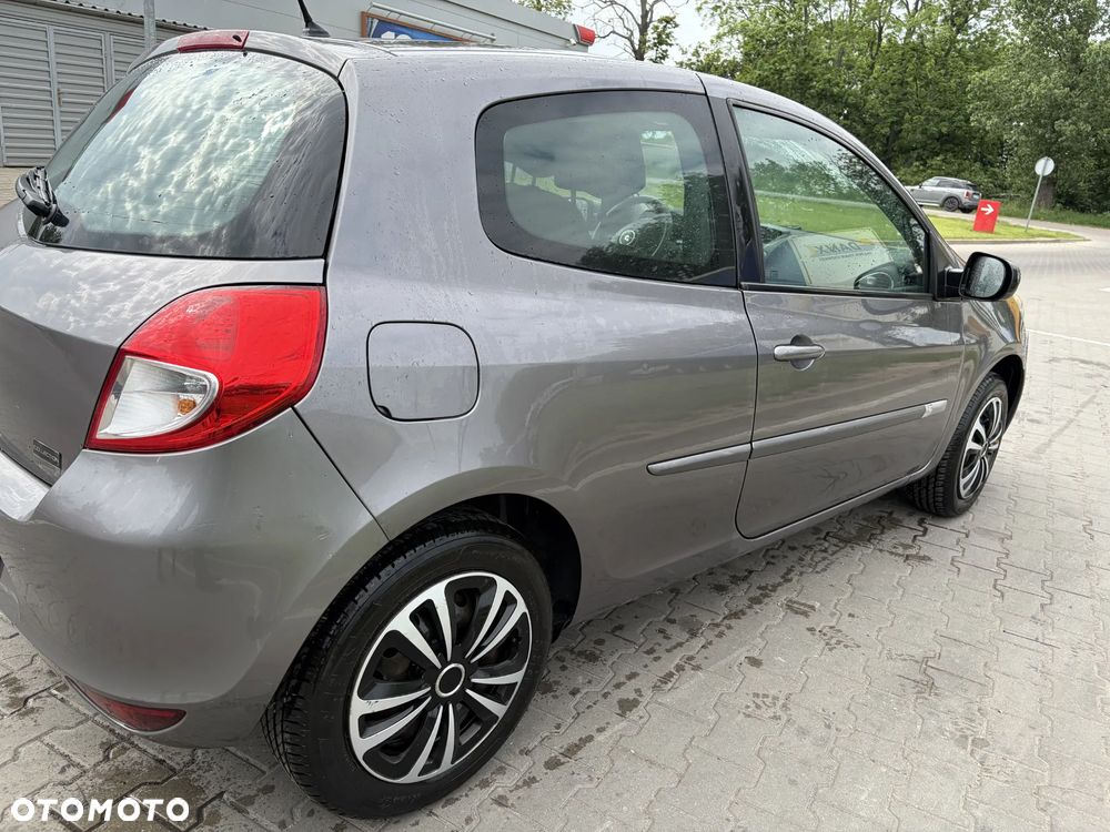 Renault Clio 1.2 16V Pack Authentique - 6