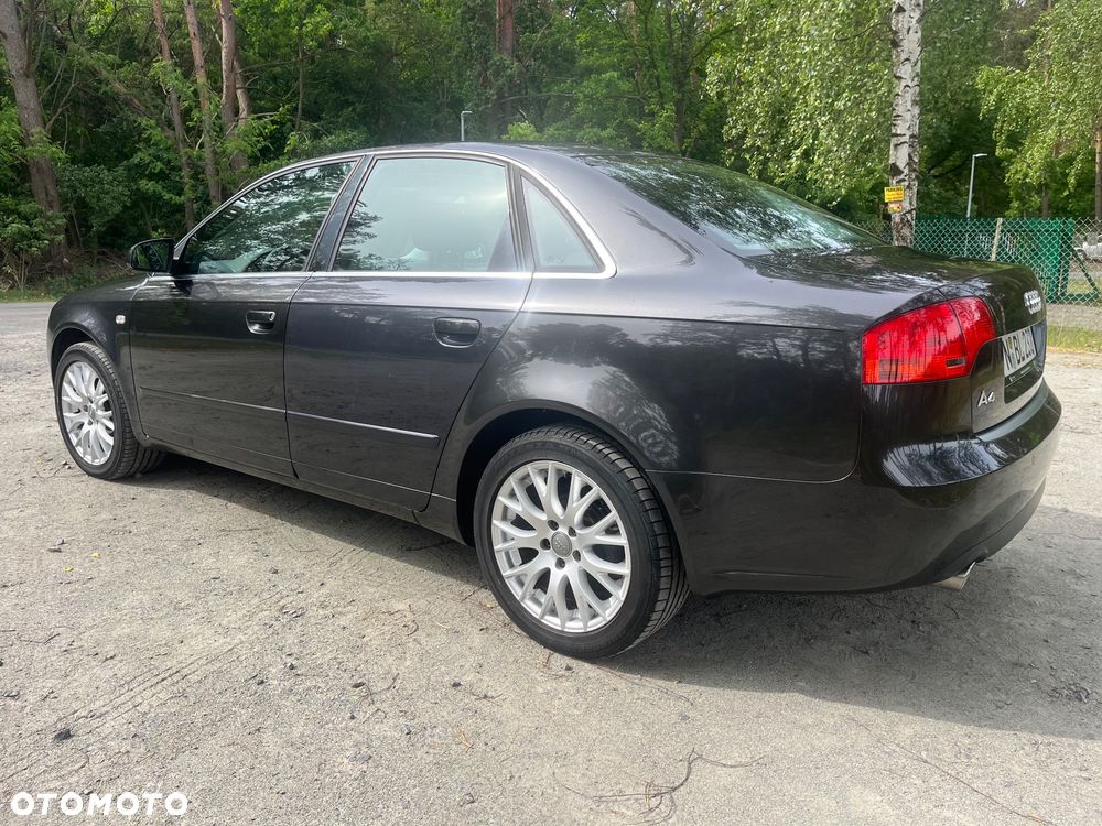 Audi A4 Limousine - 5