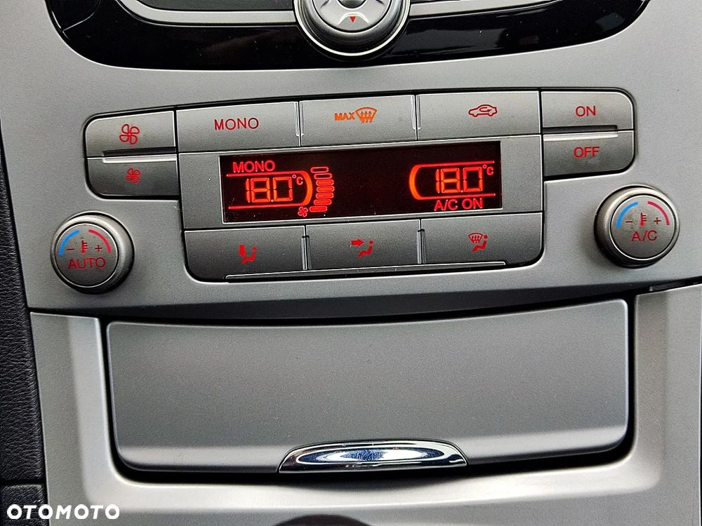 Ford S-Max 2.0 FF Titanium - 25