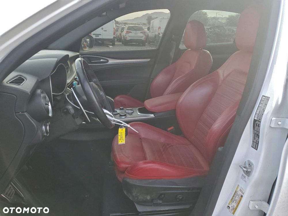 Alfa Romeo Stelvio - 7