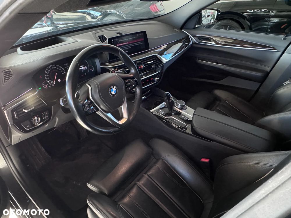 BMW 6GT - 12