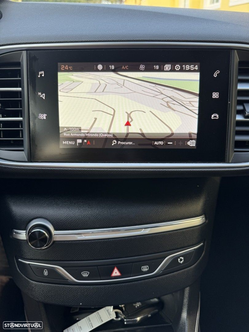 Peugeot 308 1.2 PureTech Allure EAT8 - 12