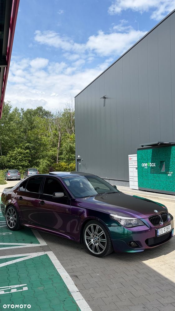 BMW Seria 5 550i - 12