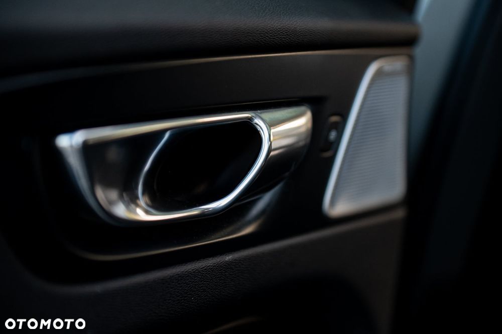 Volvo XC 60 D5 AWD Geartronic RDesign - 19