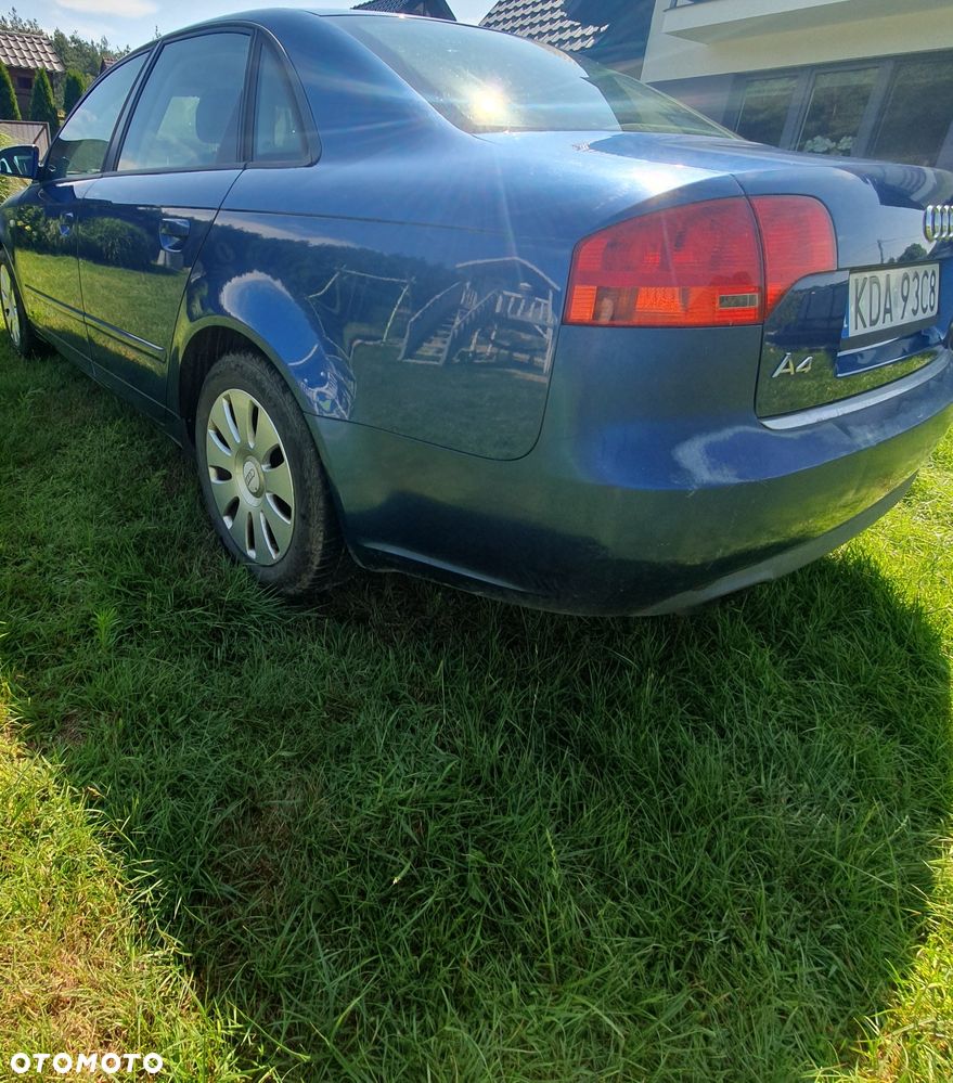 Audi A4 Limousine - 4