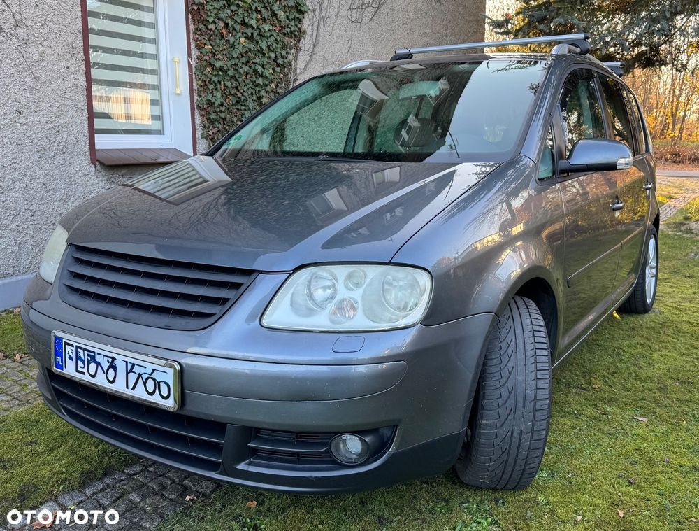 Volkswagen Touran 1.6 FSI Highline - 3