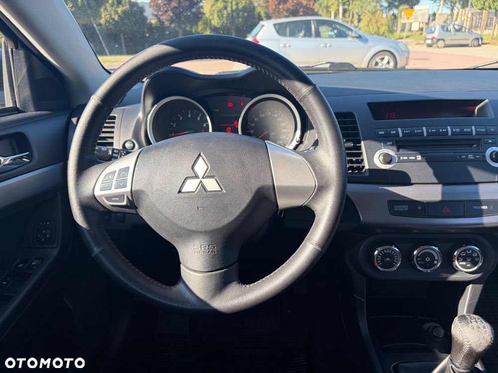 Mitsubishi Lancer 1.6 Invite - 26