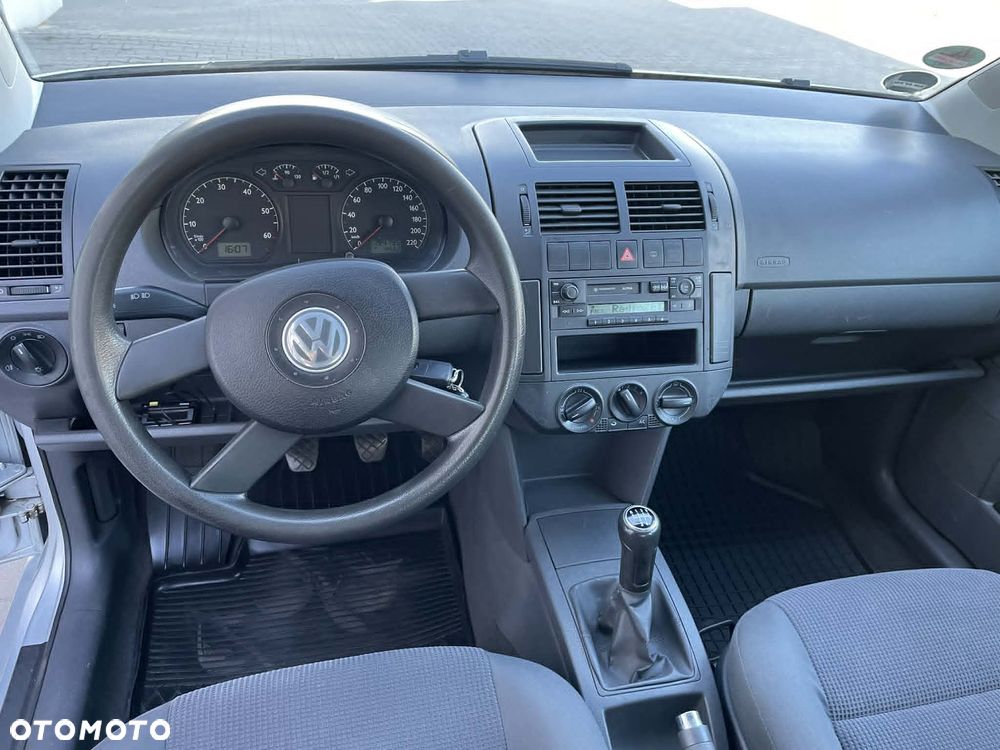 Volkswagen Polo 1.4 16V Special - 16