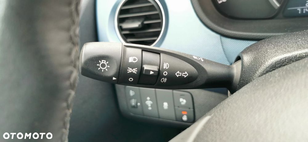 Hyundai i10 1.2 Fifa World Cup Edition - 9