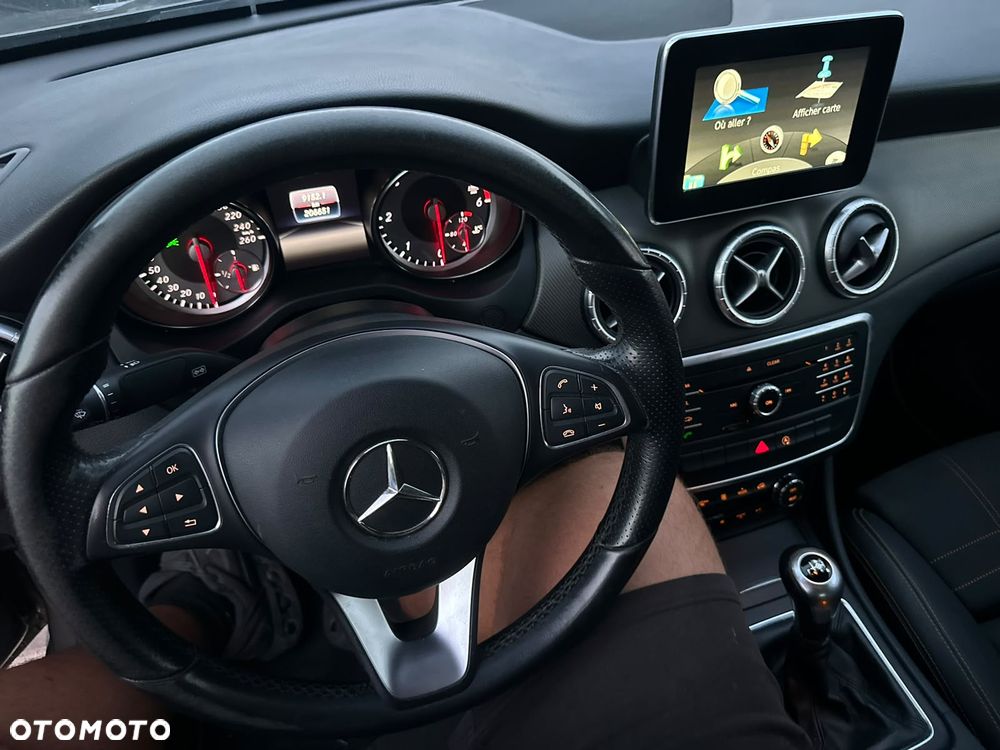 Mercedes-Benz CLA 180 d - 15