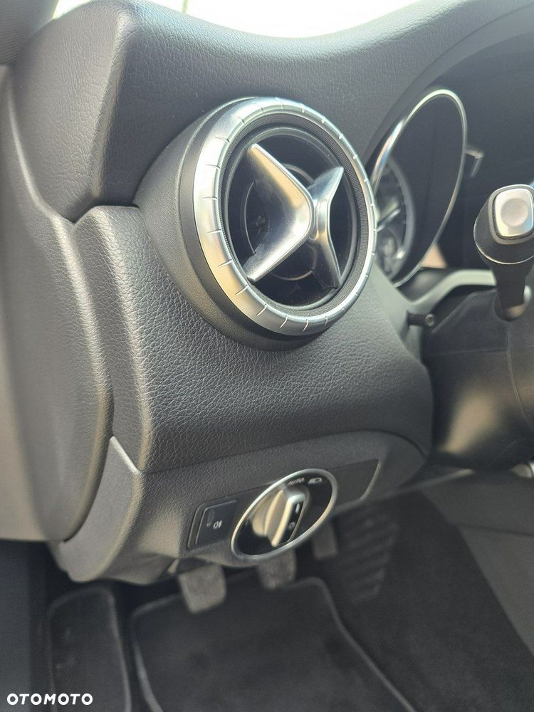 Mercedes-Benz CLA - 23