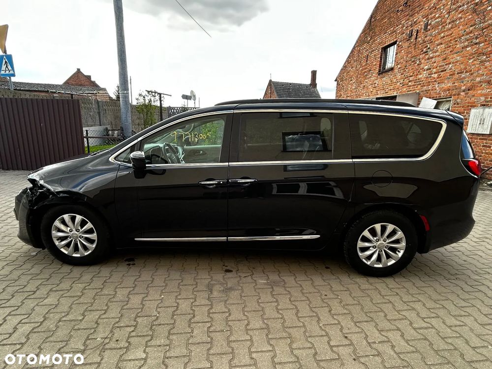 Chrysler Pacifica - 4