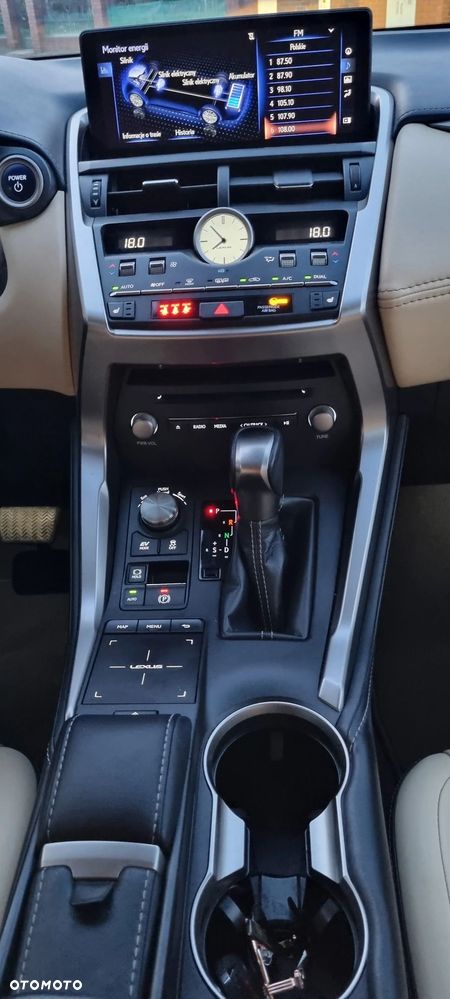 Lexus NX 300h Executive Line - 10