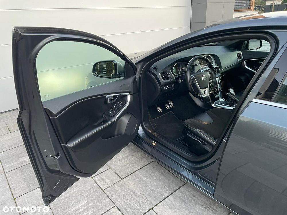 Volvo V40 D2 R Design - 11