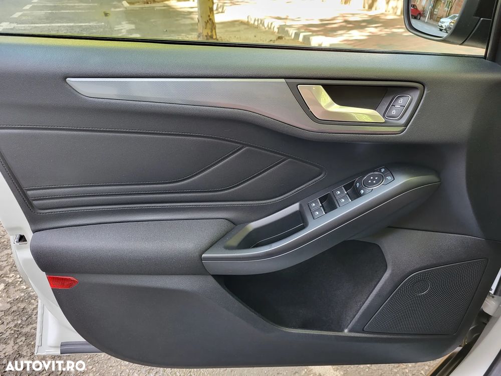 Ford Focus 1.0 EcoBoost Active Business - 11