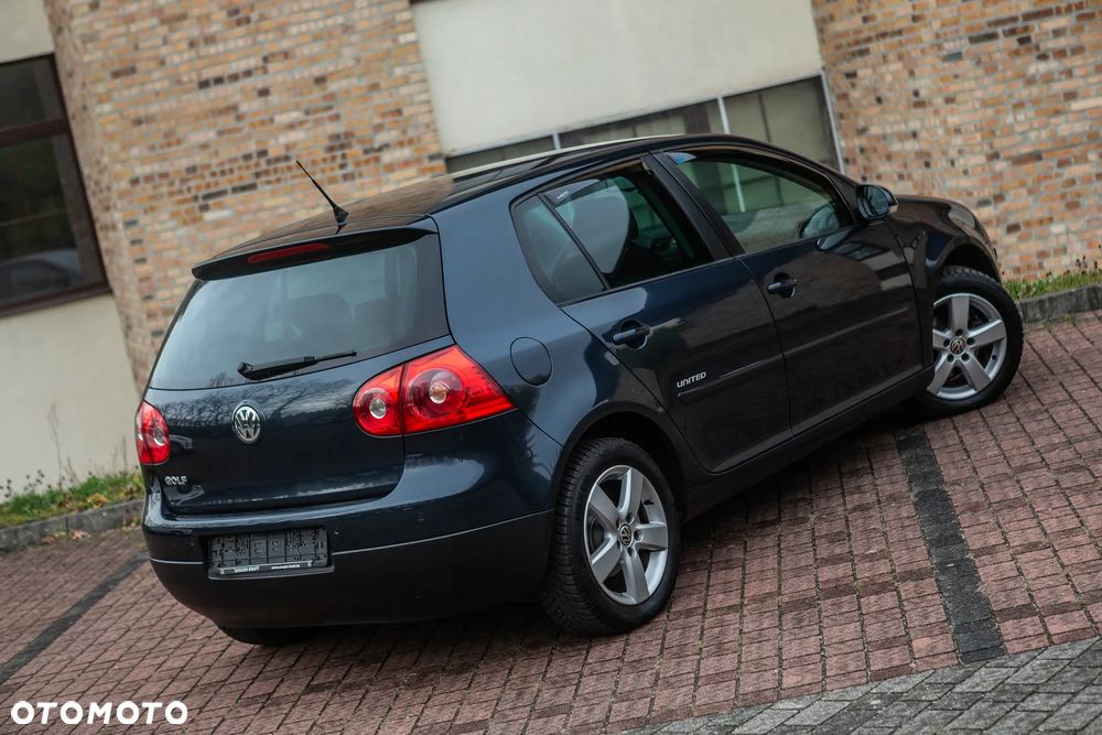 Volkswagen Golf - 22