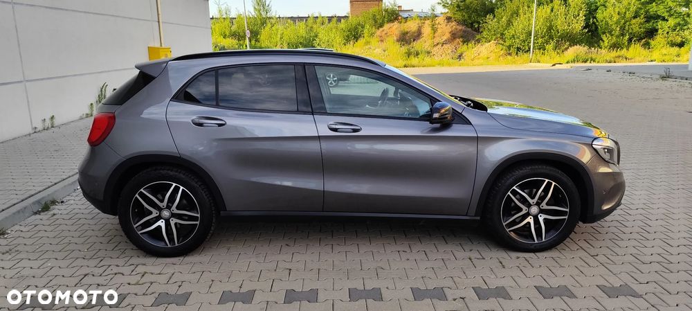 Mercedes-Benz GLA - 13