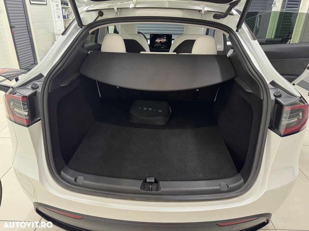 Tesla Model Y Long Range Dual Motor AWD - 31