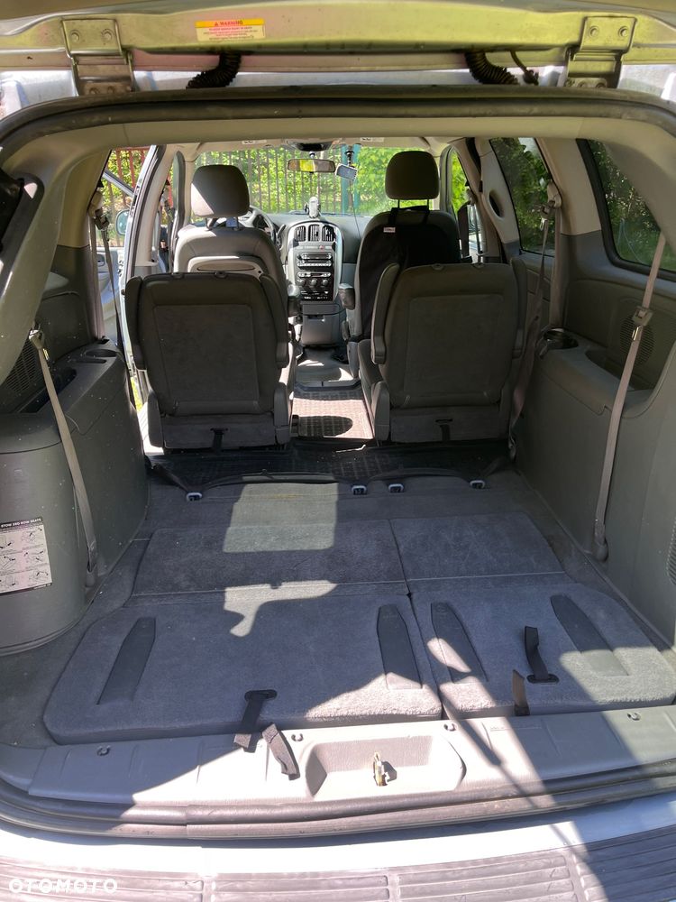 Chrysler Town & Country - 12