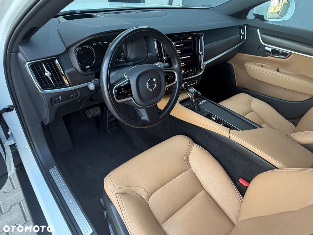Volvo V90 Cross Country - 11