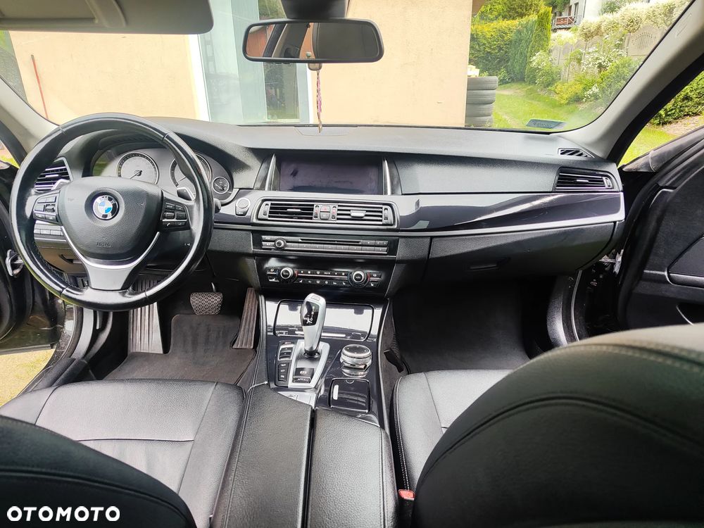 BMW Seria 5 530d xDrive Modern Line - 12
