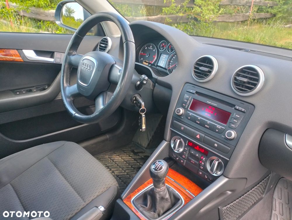 Audi A3 Sportback 2.0 TDI DPF Ambiente - 32