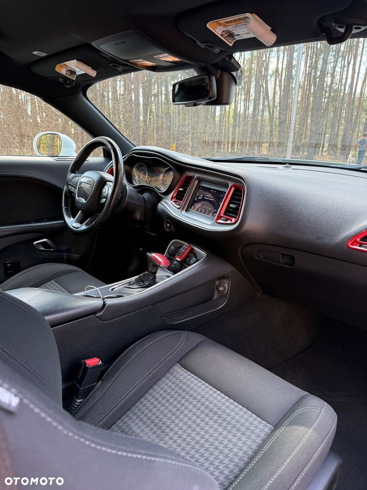 Dodge Challenger - 23