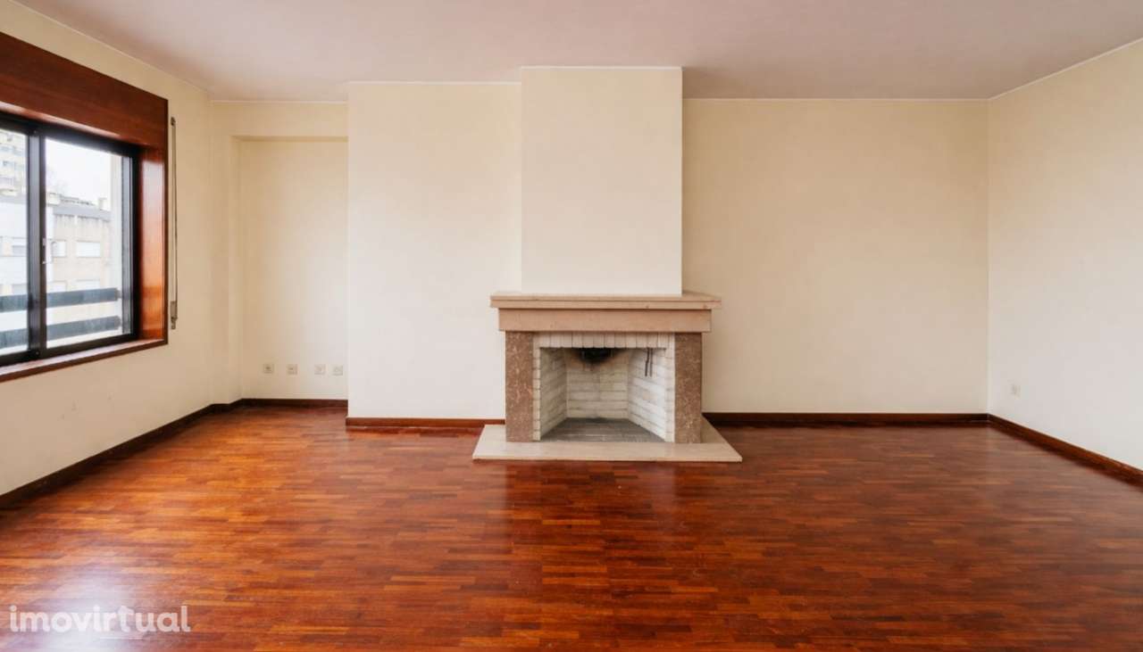 Amplo apartamento T3 à venda no Pinheiro Manso no Porto - Grande imagem: 2/20