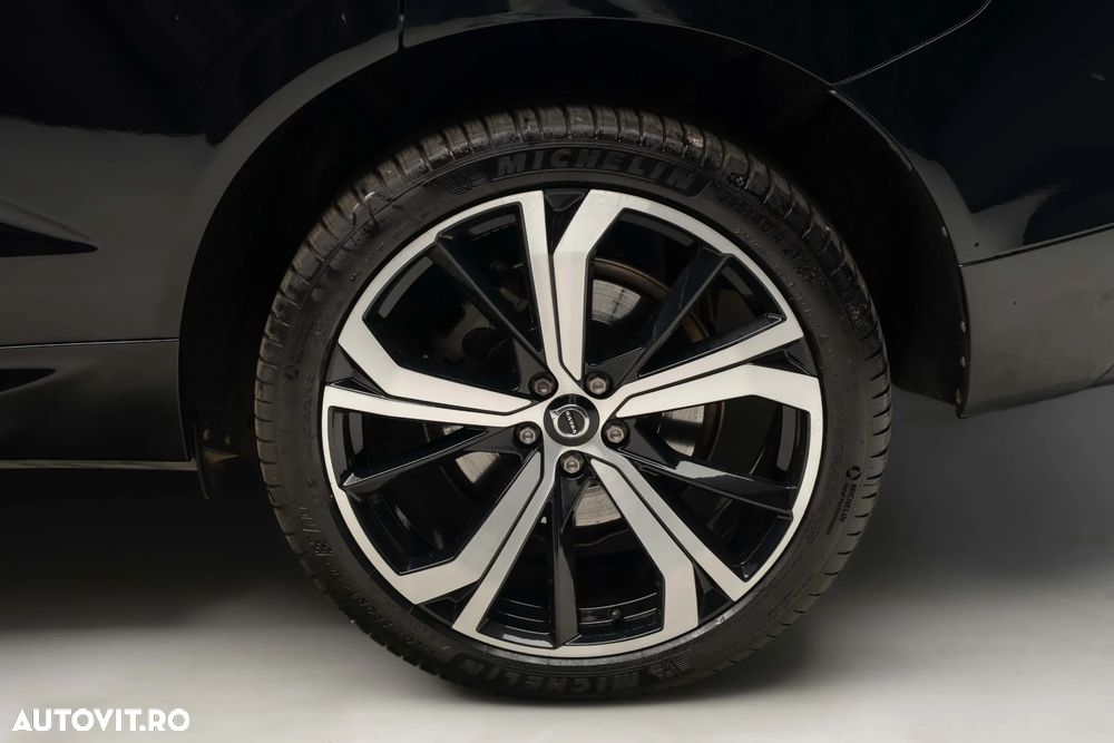Volvo XC 60 B6 MHEV AT8 AWD R-Design - 11