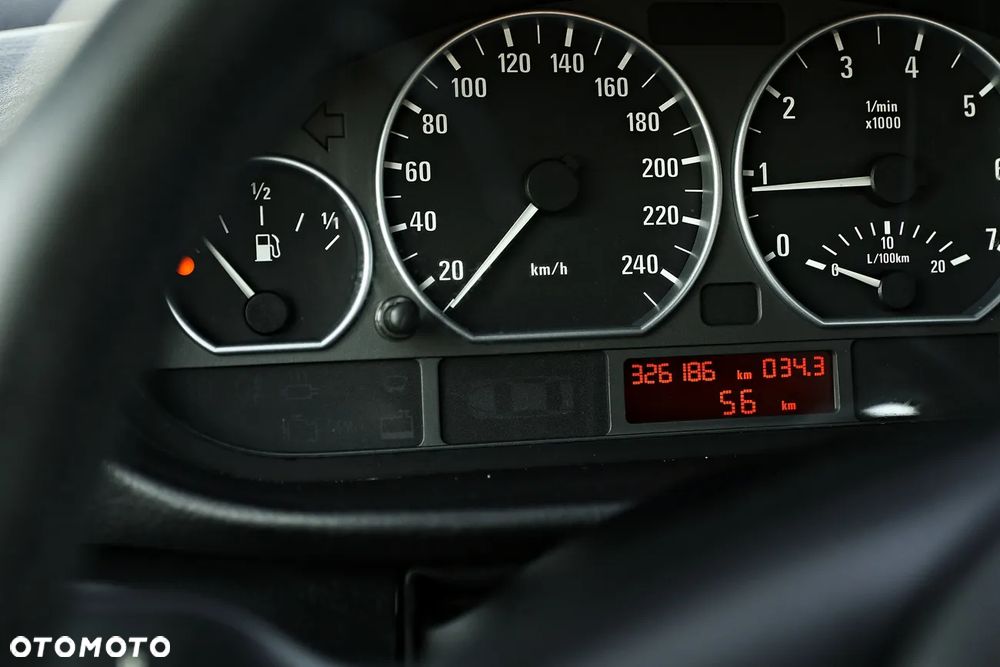 BMW Seria 3 318i - 28
