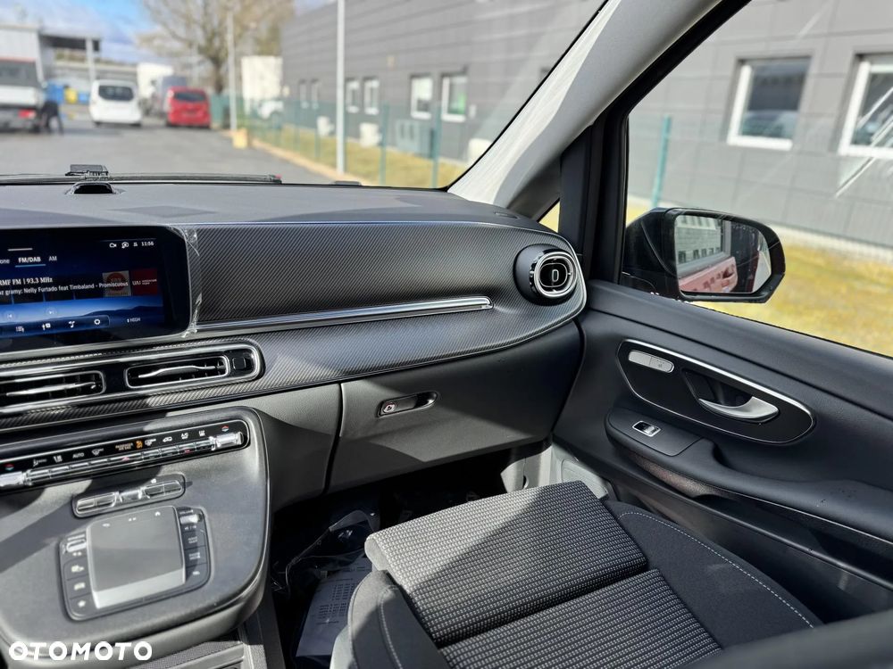 Mercedes-Benz Klasa V - 12