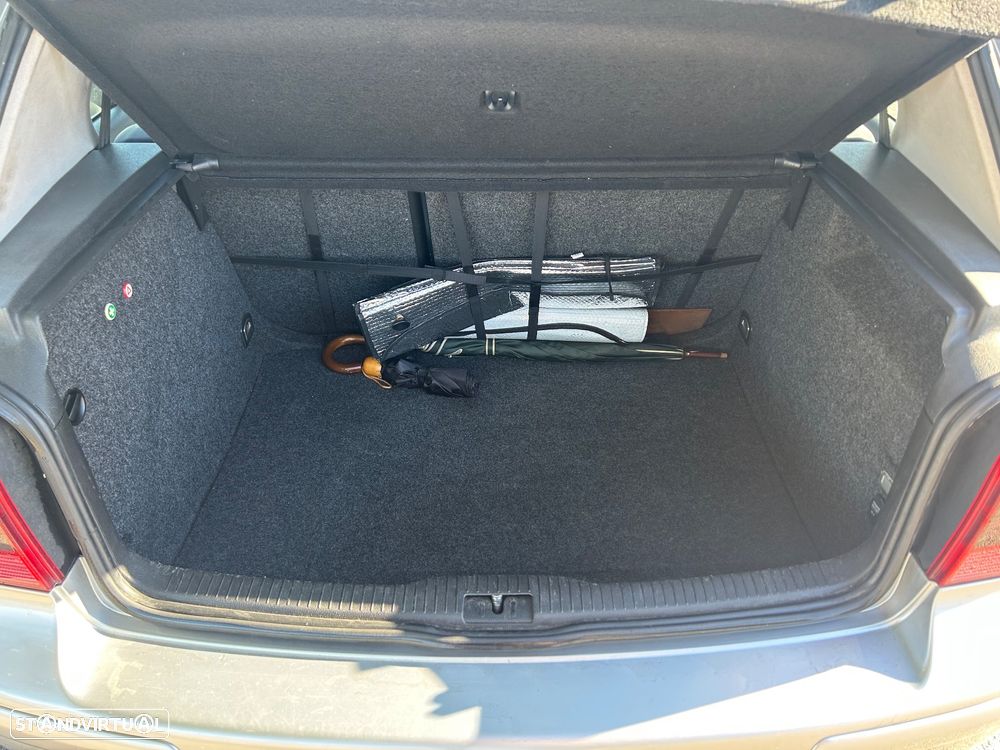 VW Golf 1.4i 25 Anos - 14