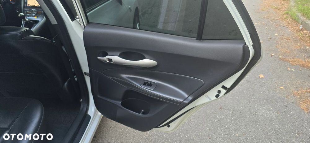 Toyota Auris 2.2 D-4D D-CAT - 10