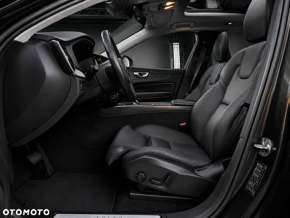 Volvo XC 60 B4 D AWD Ultimate Bright - 8