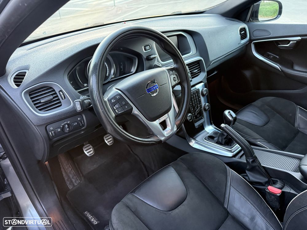 Volvo V40 D2 R Design — fotografia 9