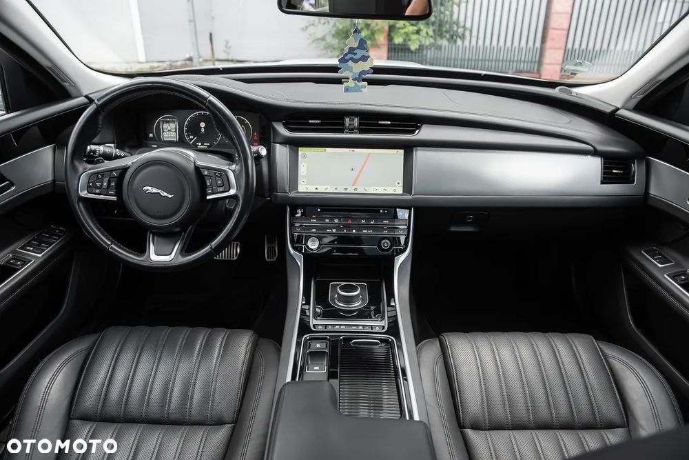 Jaguar XF 25d AWD Prestige - 30