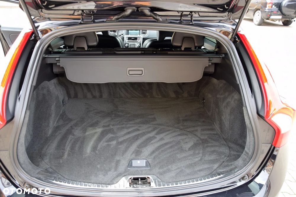Volvo V60 D4 R-Design - 28