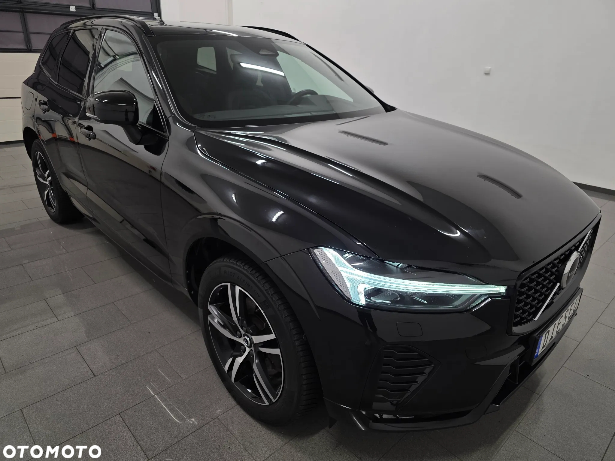 Volvo XC 60 B4 D AWD Plus Dark - 32