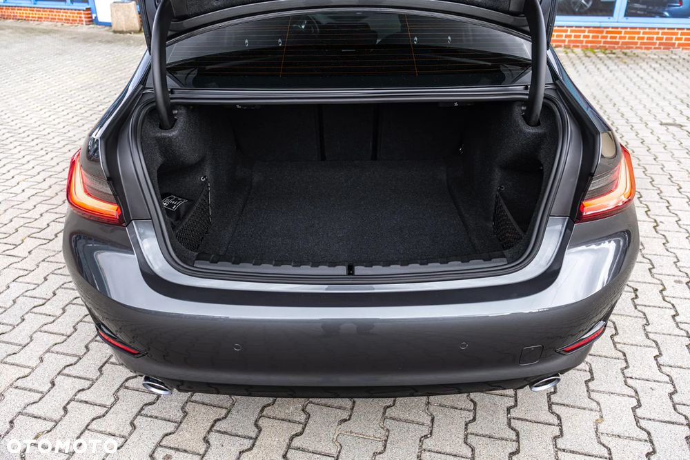 BMW Seria 3 320i - 9