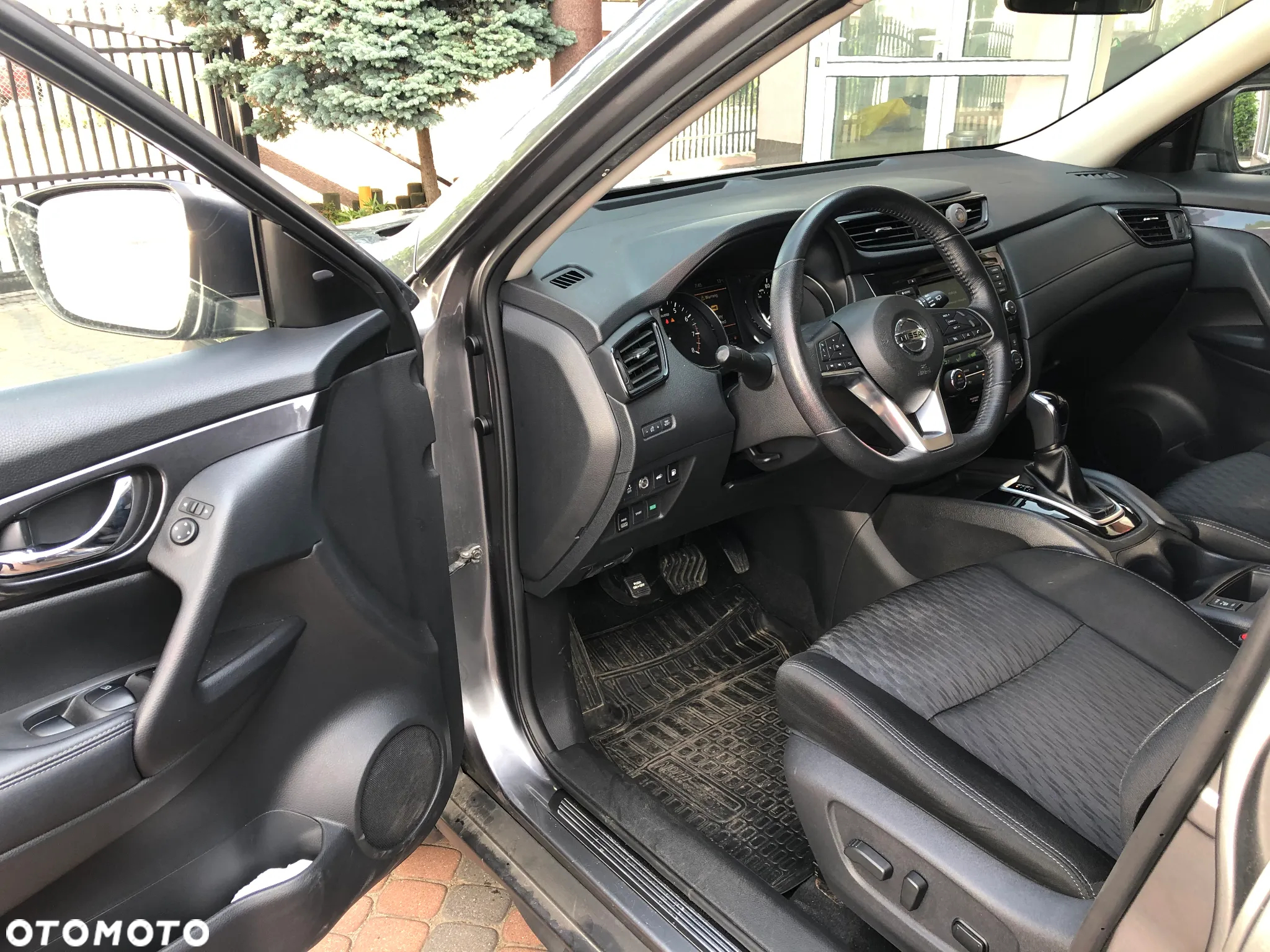 Nissan Rogue - 17