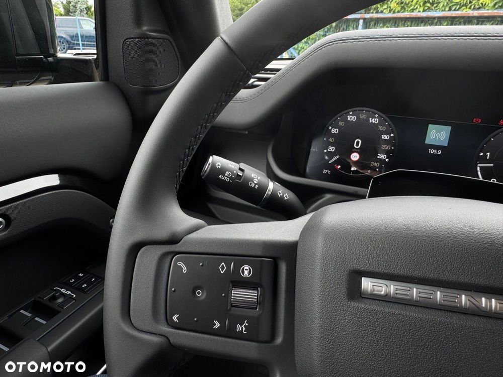 Land Rover Defender - 12