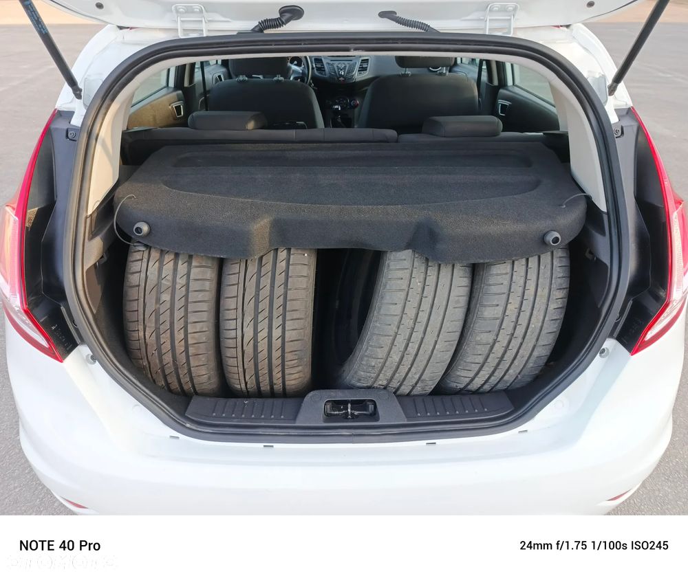 Ford Fiesta 1.0 EcoBoost Champions Edition - 32