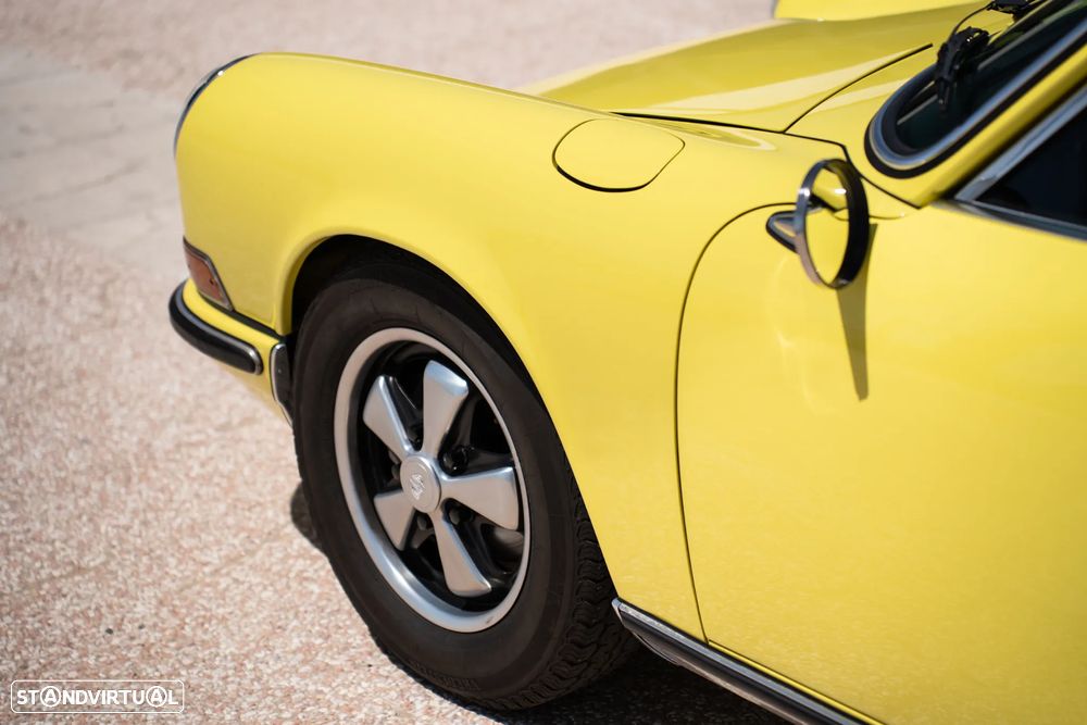 Porsche 911 Série F - 21