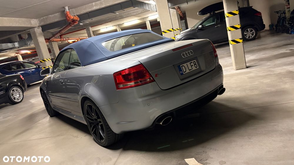 Audi RS4 Cabrio Standard - 6
