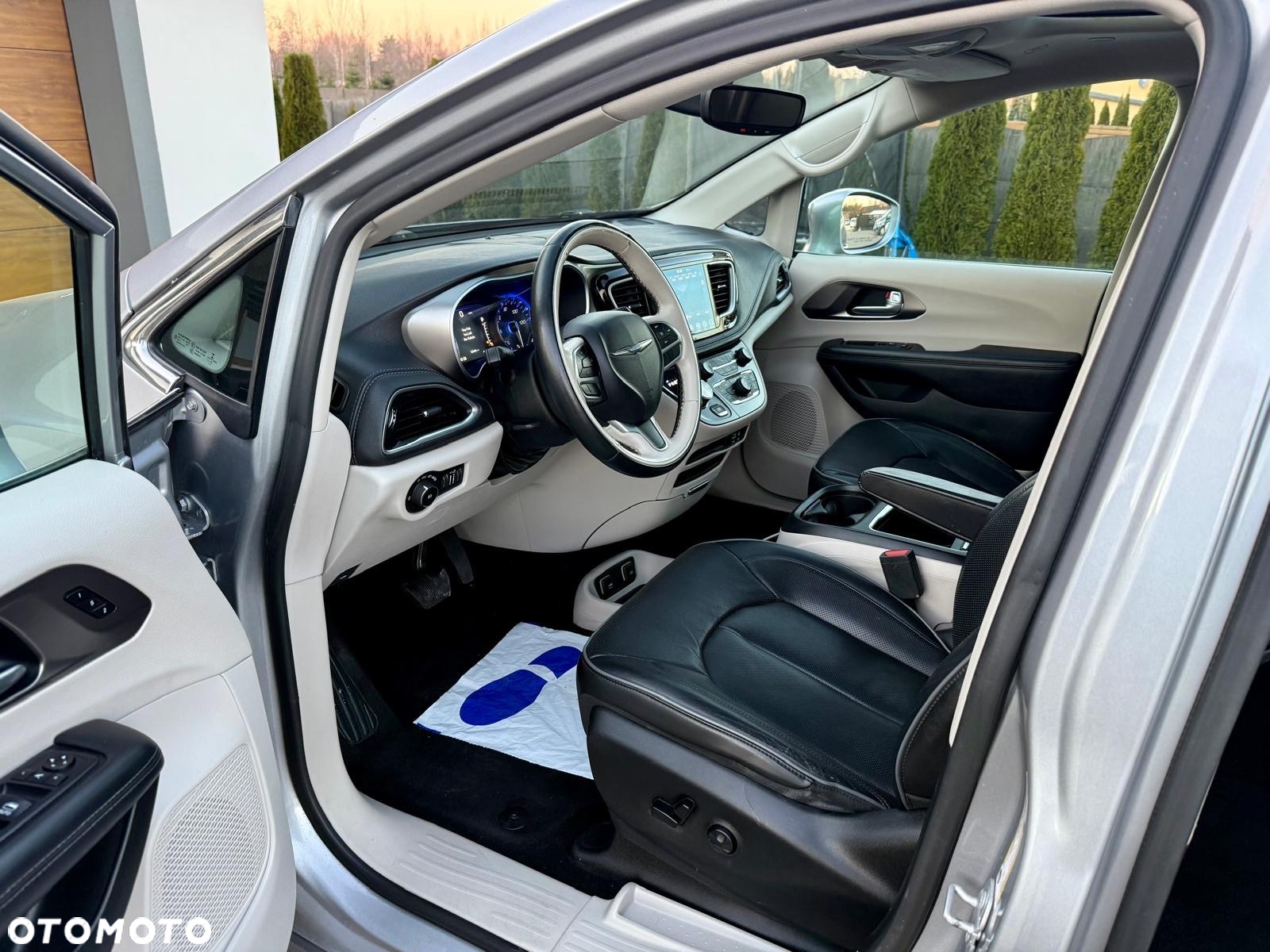 Chrysler Pacifica - 17