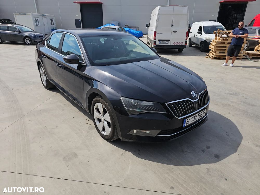 Skoda Superb 2.0 TDI DSG Ambition - 1