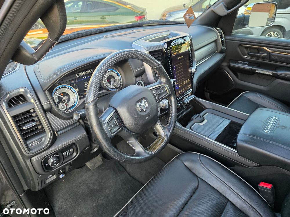 RAM 1500 Crew Cab Shortbed Limited - 17