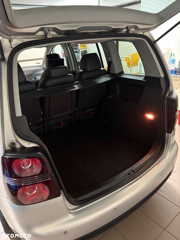 Volkswagen Touran 2.0 TDI DPF Highline - 33