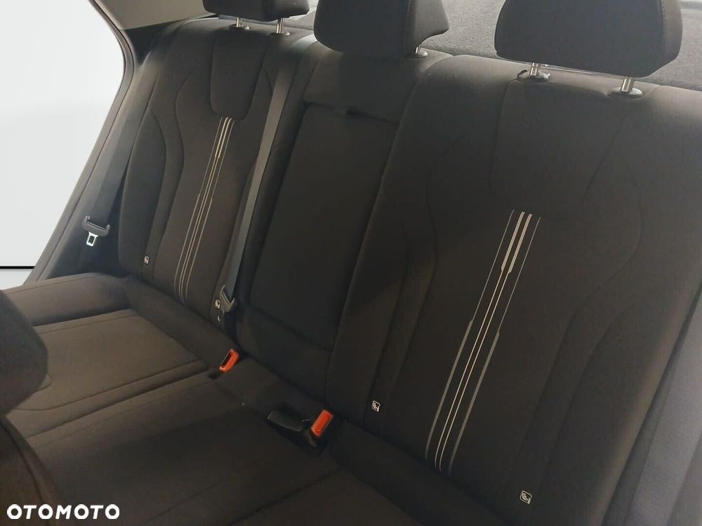 Hyundai Elantra - 24