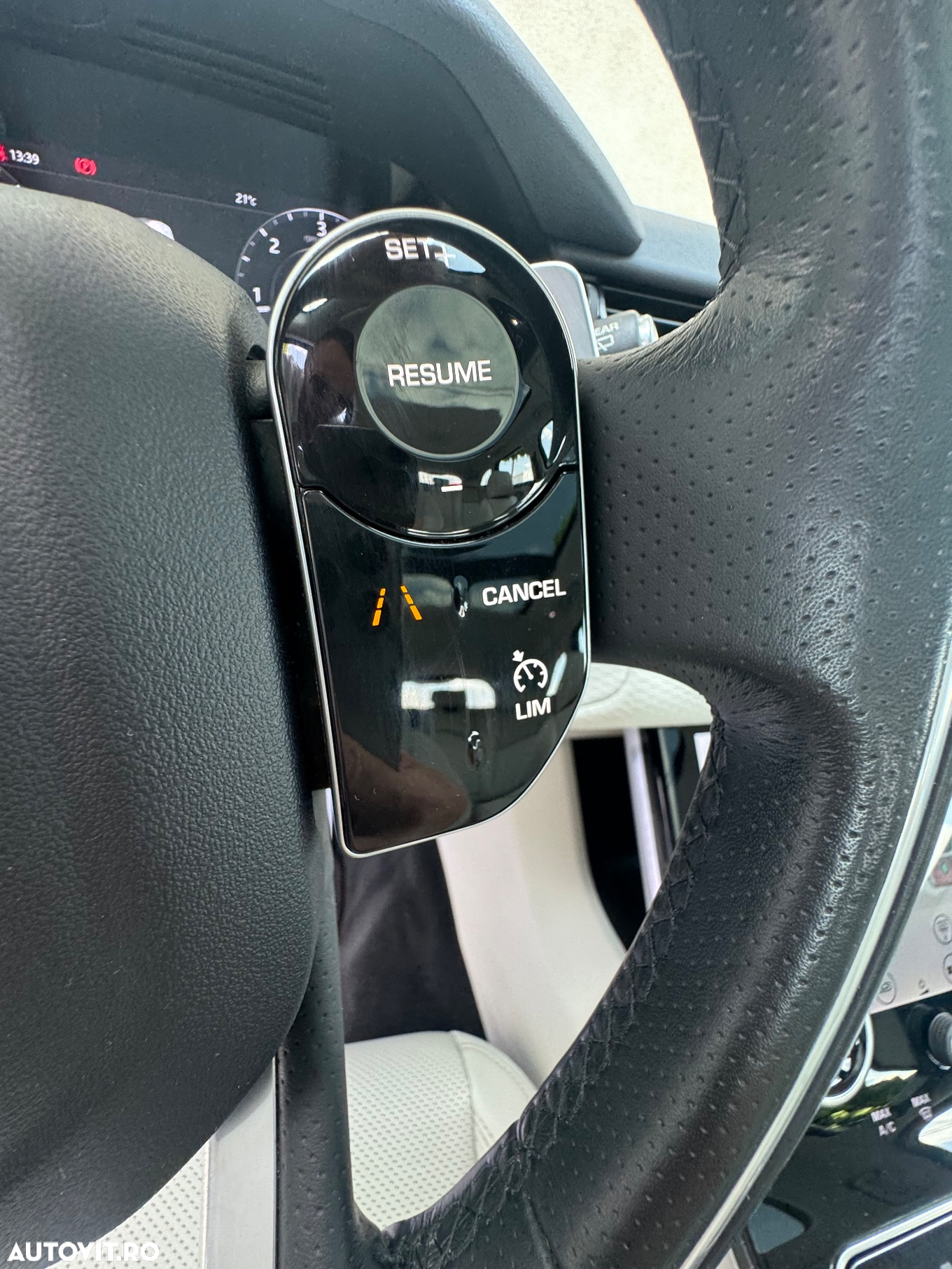 Land Rover Range Rover Velar 2.0 R-Dynamic S - 25